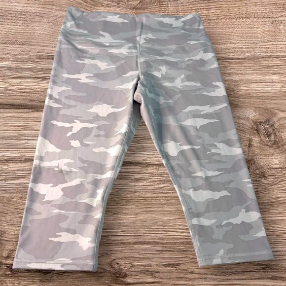 Athleta Elation Camo Crop Large - Picture 1 of 6